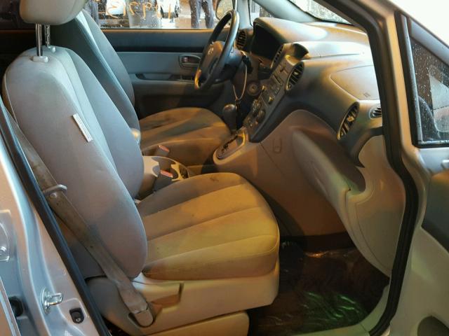 KNAFG526587168298 - 2008 KIA RONDO LX SILVER photo 5