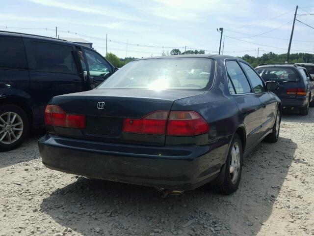 1HGCG6679WA059438 - 1998 HONDA ACCORD GREEN photo 4