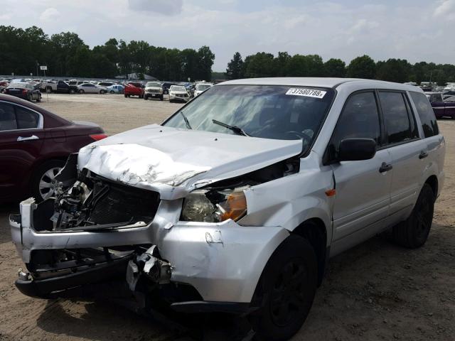 5FNYF28186B028990 - 2006 HONDA PILOT LX SILVER photo 2