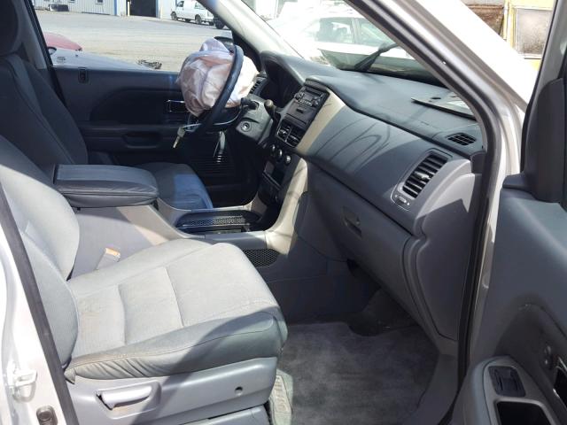 5FNYF28186B028990 - 2006 HONDA PILOT LX SILVER photo 5