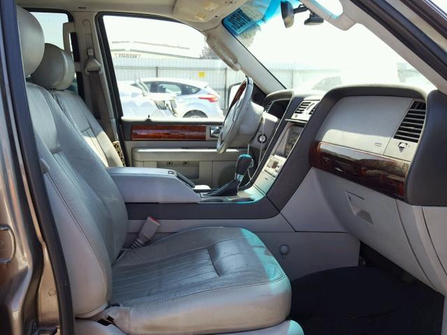 5LMFU27R94LJ35845 - 2004 LINCOLN NAVIGATOR GRAY photo 5