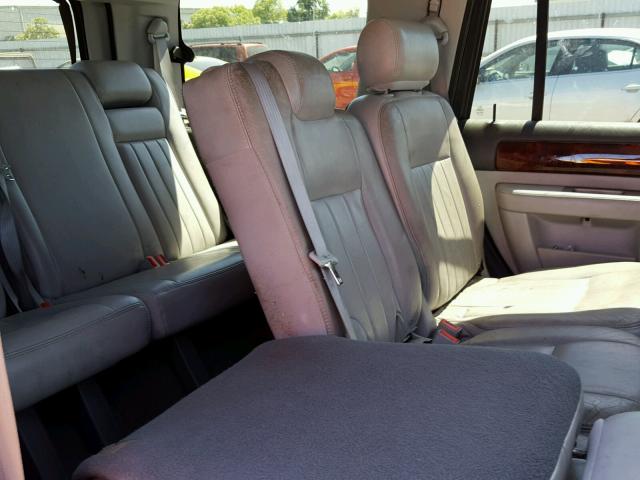 5LMFU27R94LJ35845 - 2004 LINCOLN NAVIGATOR GRAY photo 6