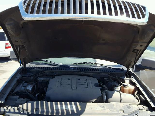 5LMFU27R94LJ35845 - 2004 LINCOLN NAVIGATOR GRAY photo 7