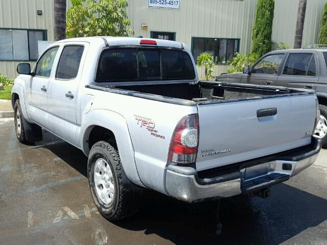 5TFLU4EN1BX022449 - 2011 TOYOTA TACOMA DOU SILVER photo 3