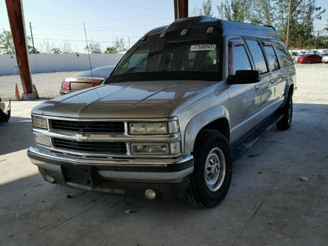 3GNGK26J7XG177856 - 1999 CHEVROLET SUBURBAN K TAN photo 2