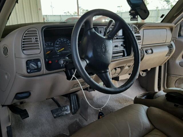 3GNGK26J7XG177856 - 1999 CHEVROLET SUBURBAN K TAN photo 9