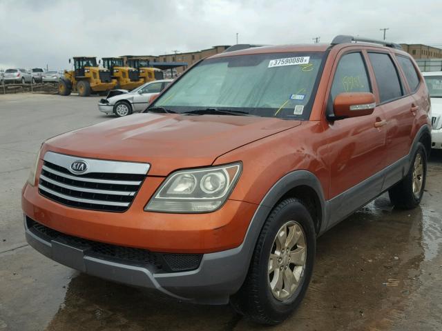 KNDJJ741595032245 - 2009 KIA BORREGO LX ORANGE photo 2