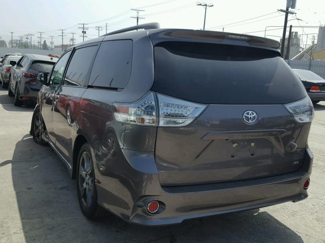 5TDXZ3DC0HS792377 - 2017 TOYOTA SIENNA SE GRAY photo 3