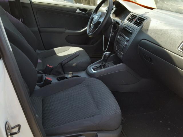 3VW2K7AJ0CM394035 - 2012 VOLKSWAGEN JETTA BASE 白色 照片 5