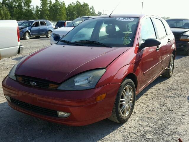 3FAFP37Z43R175017 - 2003 FORD FOCUS ZX5 RED photo 2