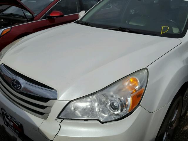 4S4BRCJC2C3266580 - 2012 SUBARU OUTBACK 2. WHITE photo 9