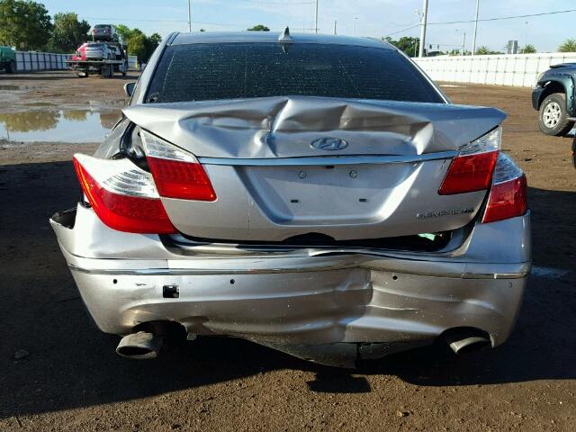 KMHGC4DFXBU124666 - 2011 HYUNDAI GENESIS 4. SILVER photo 9