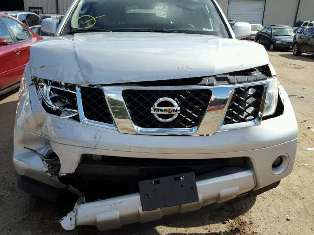 5N1AR18W35C788539 - 2005 NISSAN PATHFINDER SILVER photo 9