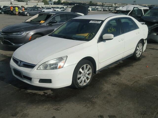 1HGCM66427A063962 - 2007 HONDA ACCORD SE WHITE photo 2