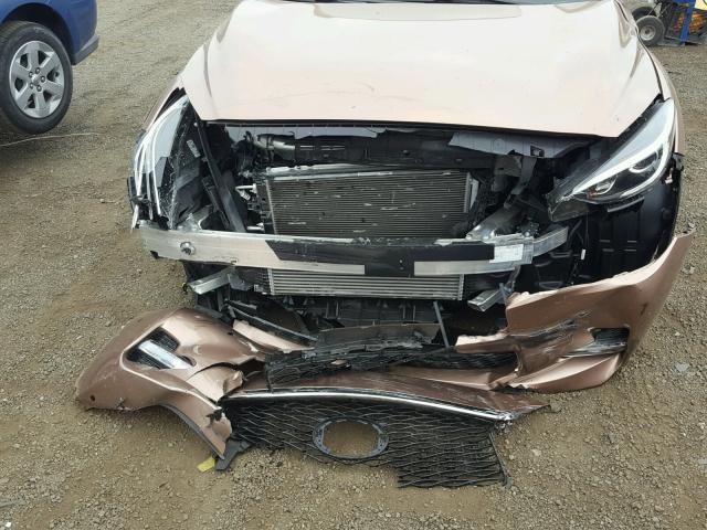 SJKCH5CP1JA053584 - 2018 INFINITI QX30 BASE GOLD photo 7