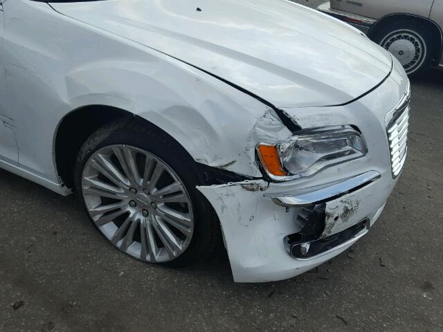 2C3CA6CT8BH536667 - 2011 CHRYSLER 300C WHITE photo 9