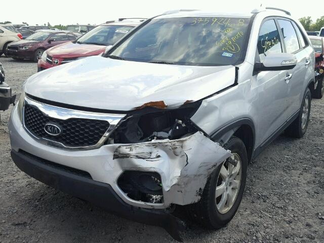 5XYKT3A12BG007831 - 2011 KIA SORENTO BA SILVER photo 2