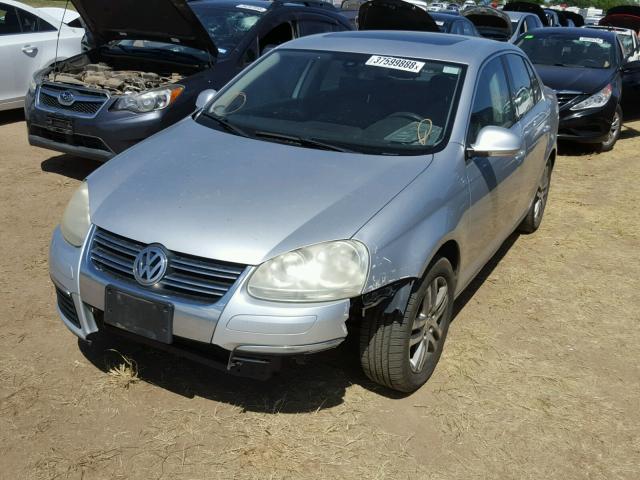 3VWSF71K65M621258 - 2005 VOLKSWAGEN NEW JETTA SILVER photo 2