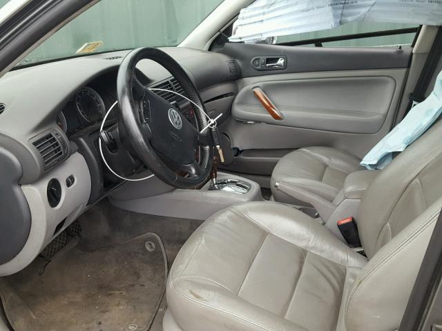 WVWWH63B54E187599 - 2004 VOLKSWAGEN PASSAT GLX 灰色 照片 5