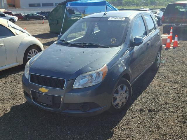 KL1TD6DE8AB127165 - 2010 CHEVROLET AVEO LS BLUE photo 2