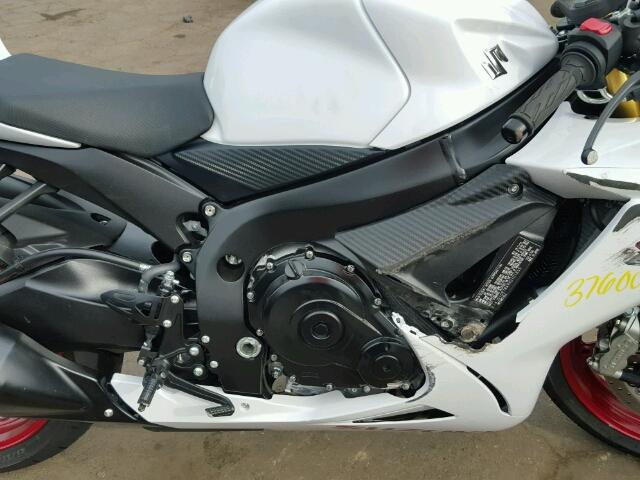 JS1GR7MA9H2101855 - 2017 SUZUKI GSX-R750 WHITE photo 7