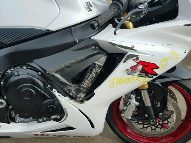 JS1GR7MA9H2101855 - 2017 SUZUKI GSX-R750 WHITE photo 9