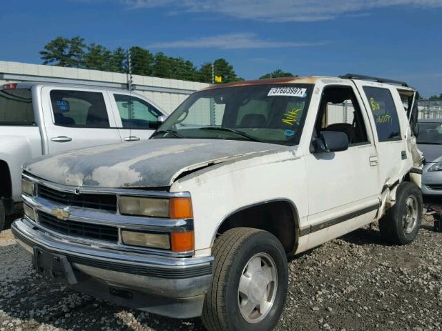 1GNEK13R8VJ316576 - 1997 CHEVROLET TAHOE K150 WHITE photo 2