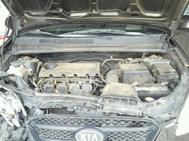 KNAFG528797252769 - 2009 KIA RONDO BASE BROWN photo 7