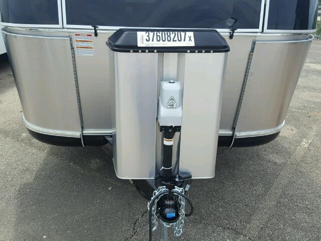 1STJBYP27HJ538853 - 2017 AIRS TRAILER SILVER photo 7