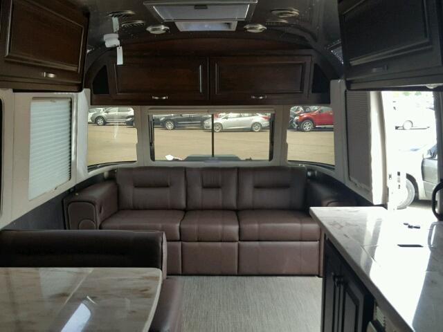 1STJBYP27HJ538853 - 2017 AIRS TRAILER SILVER photo 9