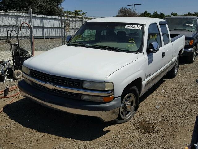 2GCEC19T6Y1215382 - 2000 CHEVROLET SILVERADO WHITE photo 2