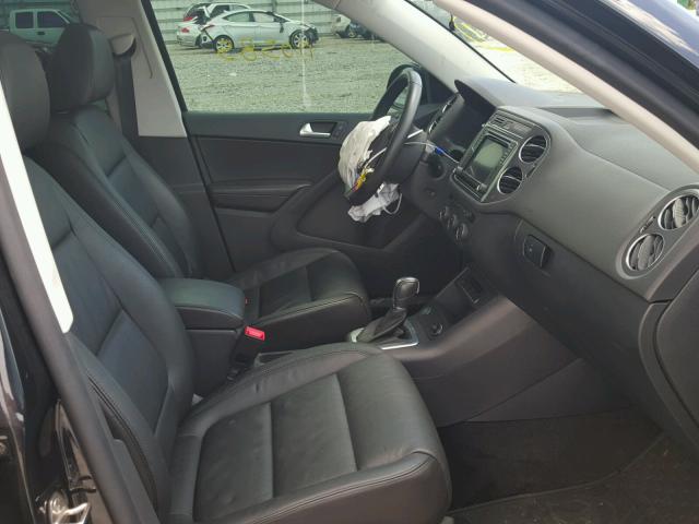 WVGTV7AX8HK012962 - 2017 VOLKSWAGEN TIGUAN SPO 黑色 照片 5