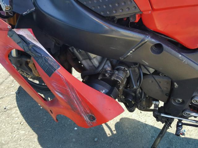 JKBZXJC125A024613 - 2005 KAWASAKI ZX636 C1 RED photo 7