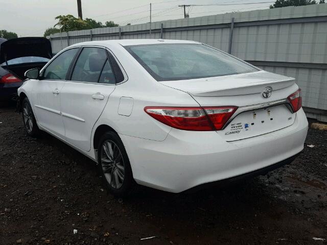 4T1BF1FK0GU520073 - 2016 TOYOTA CAMRY WHITE photo 3