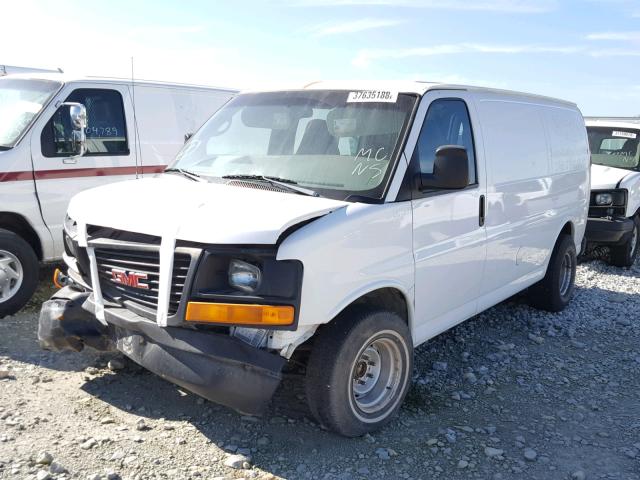 1GTFG15T141178840 - 2004 GMC SAVANA G15 WHITE photo 2