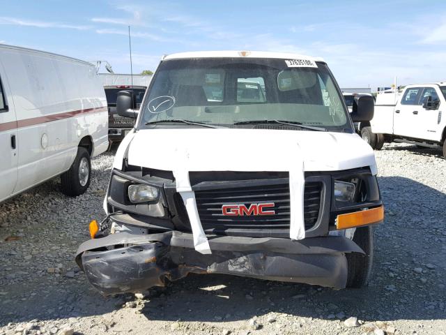 1GTFG15T141178840 - 2004 GMC SAVANA G15 WHITE photo 9