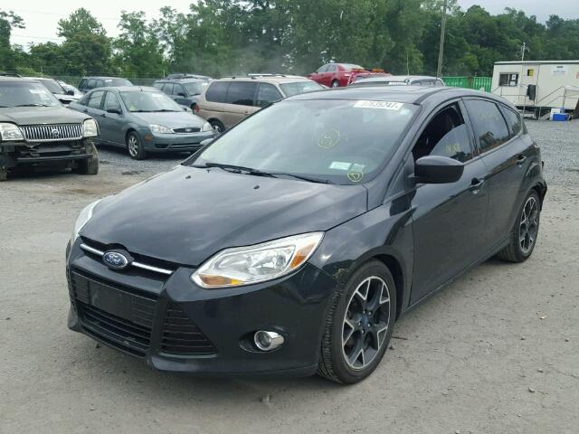 1FAHP3K21CL150044 - 2012 FORD FOCUS SE BLACK photo 2