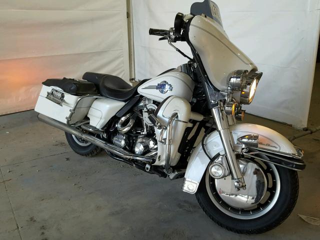 1HD1FCW116Y643082 - 2006 HARLEY-DAVIDSON FLHTCUI WHITE photo 1