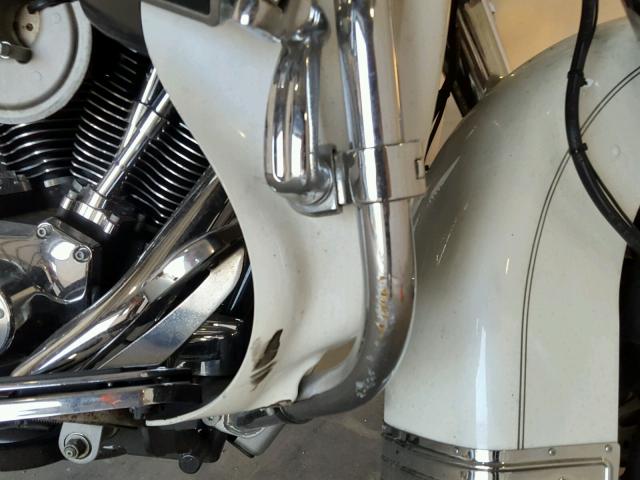 1HD1FCW116Y643082 - 2006 HARLEY-DAVIDSON FLHTCUI WHITE photo 9