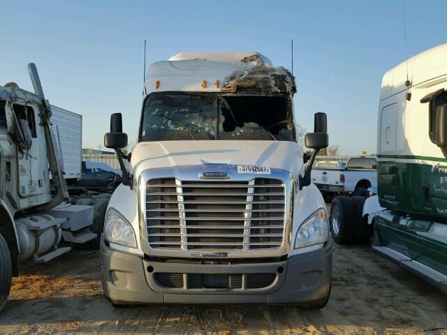 1FUJGLDR6CSBB2263 - 2012 FREIGHTLINER CASCADIA 1 WHITE photo 9