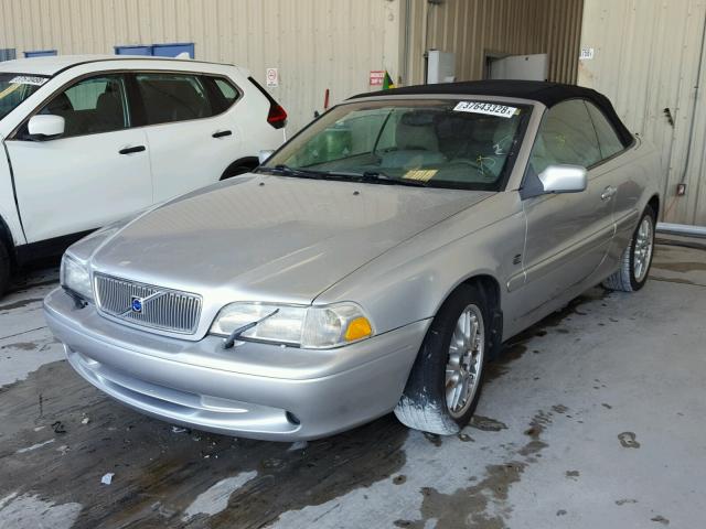 YV1NC53D72J026367 - 2002 VOLVO C70 SILVER photo 2