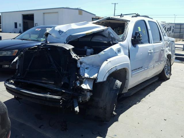 3GNFK12387G149514 - 2007 CHEVROLET AVALANCHE WHITE photo 2