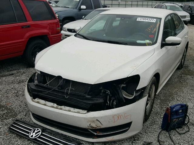 1VWAT7A31FC039648 - 2015 VOLKSWAGEN PASSAT S WHITE photo 2