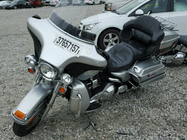 1HD1FCW403Y638770 - 2003 HARLEY-DAVIDSON FLHTCUI SILVER photo 2