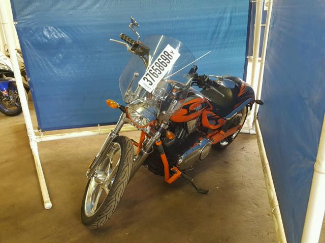 5VPXB36N4D3026152 - 2013 VICTORY MOTORCYCLES JACKPOT ORANGE photo 2