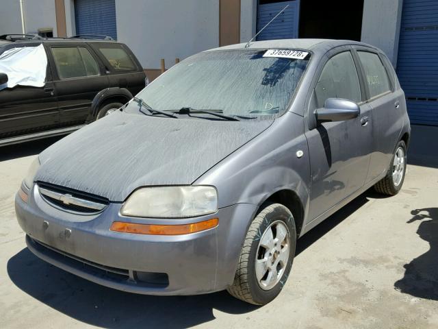 KL1TD66646B666671 - 2006 CHEVROLET AVEO BASE Gris photo 2