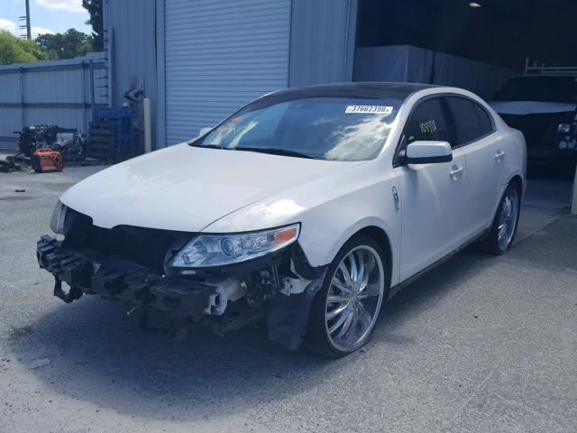 1LNHM94R99G613898 - 2009 LINCOLN MKS WHITE photo 2