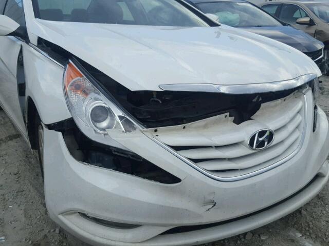 5NPEB4AC7DH749077 - 2013 HYUNDAI SONATA GLS WHITE photo 9