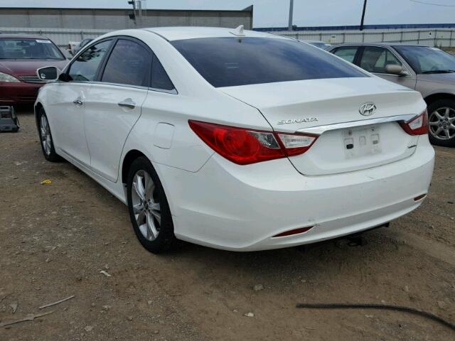 5NPEC4AC1BH000527 - 2011 HYUNDAI SONATA SE WHITE photo 3