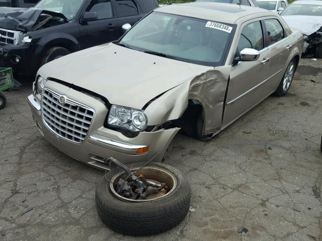 2C3LA63H98H229240 - 2008 CHRYSLER 300C GOLD photo 2